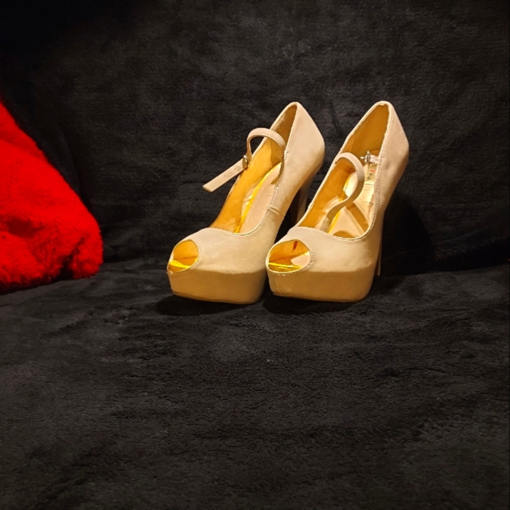 Nude Heels Size 9
